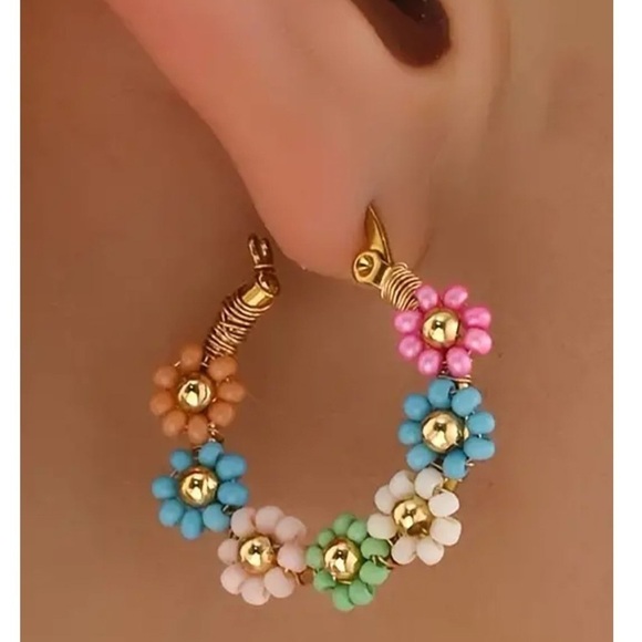 New Delicate Floral Hoop Earrings in Gold with Pastel Flowers OS - Picture 2 of 5